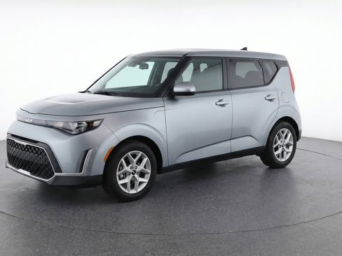 Used 2025 Kia Soul LX w/ LX Technology Package image 3