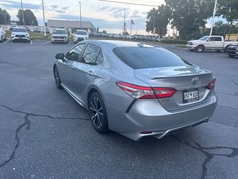 Used 2020 Toyota Camry SE FWD image 7