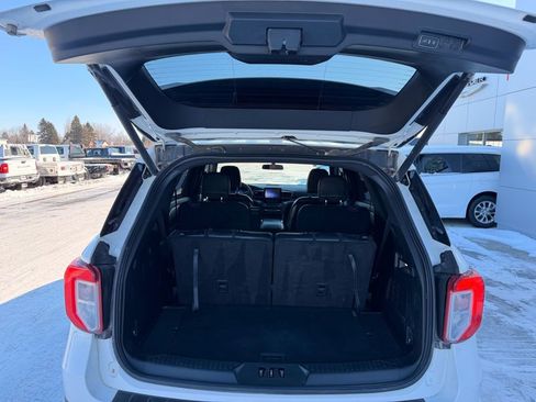 Used 2020 Ford Explorer XLT w/ Equipment Group 202A image 8
