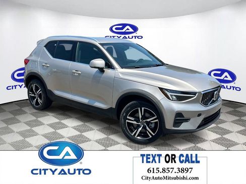Used 2024 Volvo XC40 B5 Core AWD/4WD image 1
