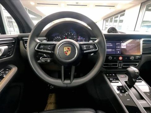 Used 2025 Porsche Macan AWD/4WD image 6