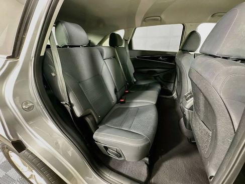 Used 2020 Kia Sorento FWD V6 image 30