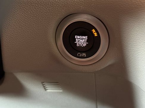 Used 2023 Chrysler Voyager LX FWD image 23