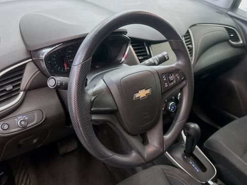 Used 2018 Chevrolet Trax LS FWD image 18
