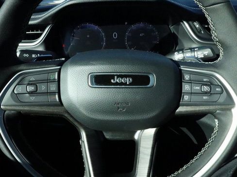 New 2025 Jeep Grand Cherokee L Limited AWD/4WD image 3