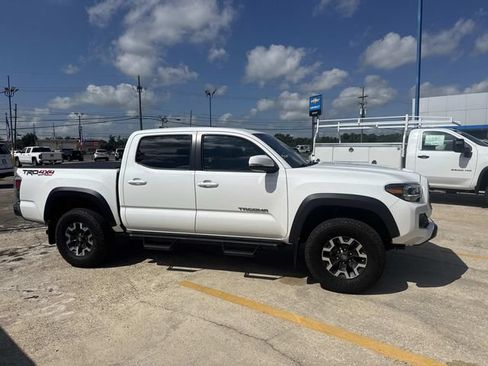 Used 2023 Toyota Tacoma TRD Off-Road AWD/4WD image 7