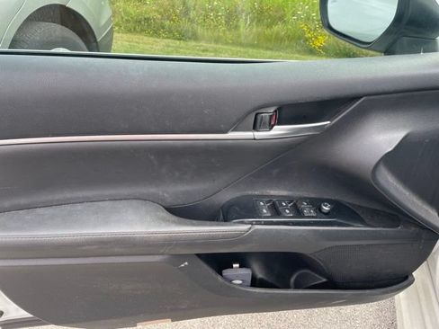 Used 2019 Toyota Camry XSE FWD image 13