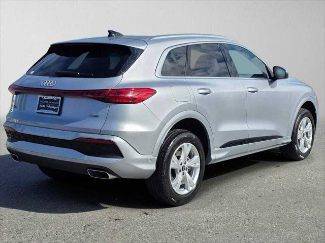 Used 2025 Audi Q5 Premium w/ Convenience Package AWD/4WD image 3