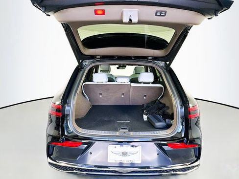 Certified 2026 Genesis GV70 2.5T Advanced AWD/4WD image 28