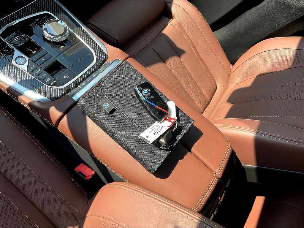 Used 2025 BMW X5 M60i AWD/4WD image 32