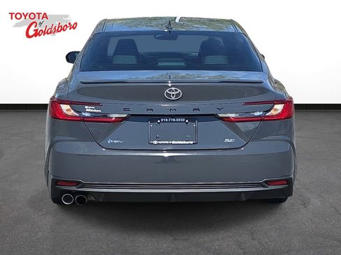 Used 2025 Toyota Camry SE image 6