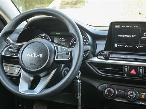 Used 2023 Kia Forte LXS w/ LXS Technology Package image 16