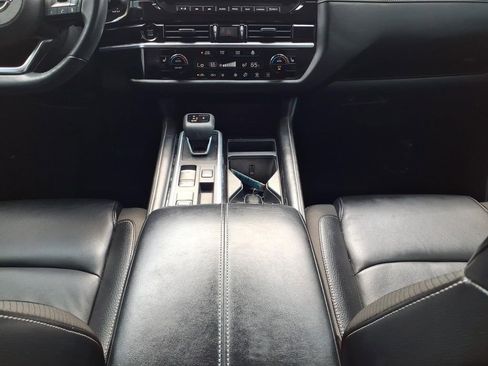 Used 2025 Nissan Pathfinder SL w/ SL Premium Package FWD image 11