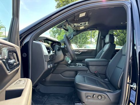 New 2026 GMC Yukon XL Elevation w/ LPO, Get Active Package AWD/4WD image 9