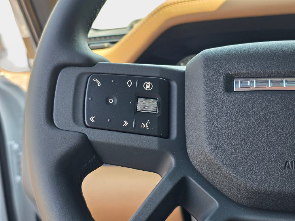 New 2026 Land Rover Defender 110 X-Dynamic SE AWD/4WD image 17