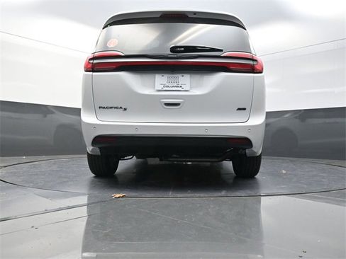 New 2026 Chrysler Pacifica Select image 22
