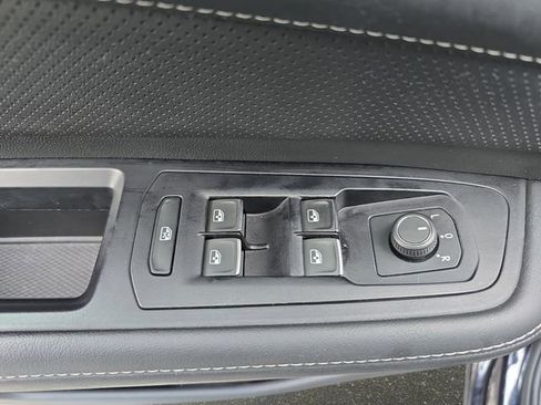 Used 2025 Volkswagen Atlas Cross Sport SE image 31