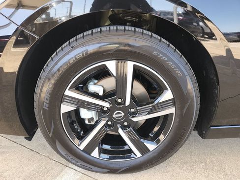 Used 2025 Nissan Sentra SV FWD image 30