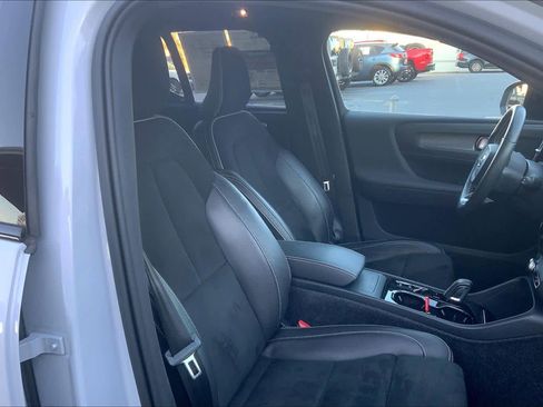 Used 2021 Volvo XC40 T5 R-Design w/ Advanced Package image 8