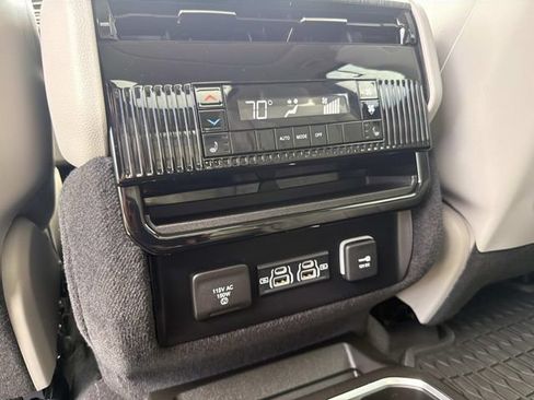Used 2023 Jeep Wagoneer Series II w/ Premium Group I AWD/4WD image 25