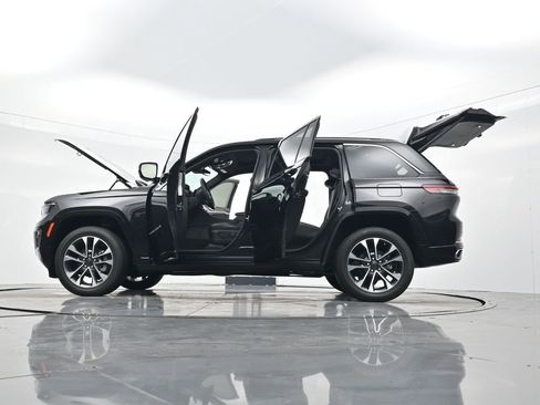 Used 2023 Jeep Grand Cherokee Overland image 47