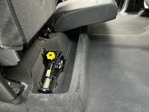 Used 2025 GMC Sierra 1500 SLT image 21