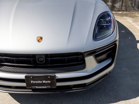 Certified 2026 Porsche Macan AWD/4WD image 17