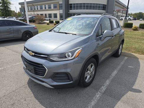 Used 2019 Chevrolet Trax LT w/ LT Convenience Package image 8