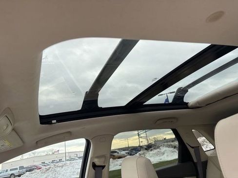 Used 2017 Cadillac XT5 Luxury w/ Driver Awareness Package image 29