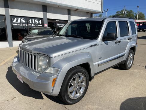 Used 2012 Jeep Liberty Sport image 1