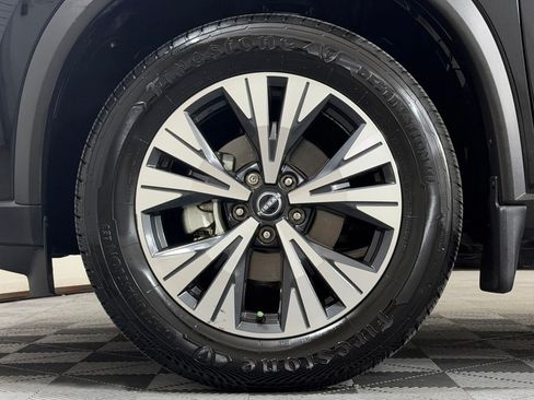 Used 2023 Nissan Rogue SV FWD image 12