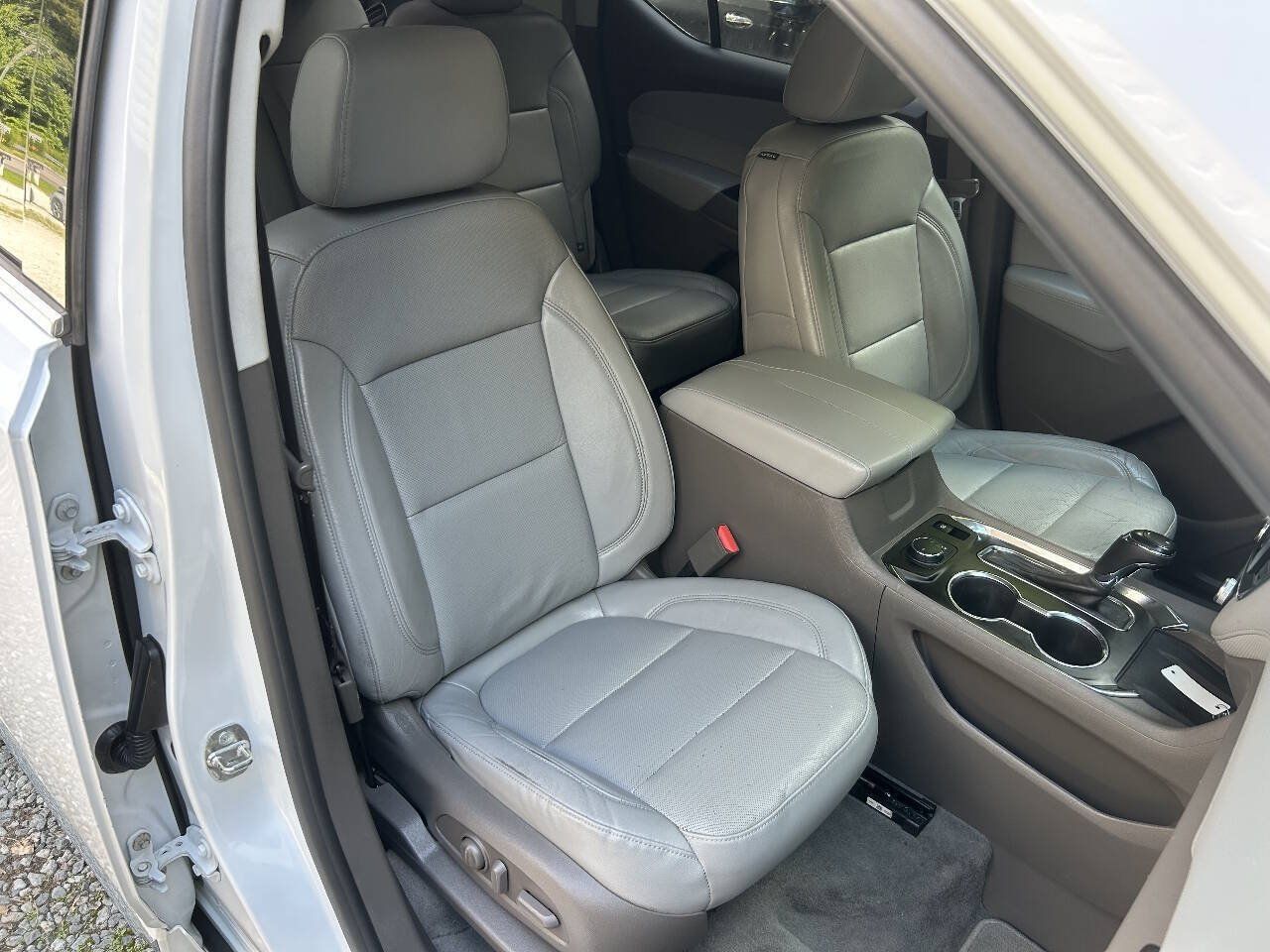 Used 2019 Chevrolet Traverse Premier w/ Driver Confidence II Package FWD image 24