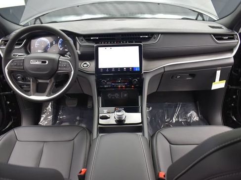 Used 2025 Jeep Grand Cherokee L Limited AWD/4WD image 11