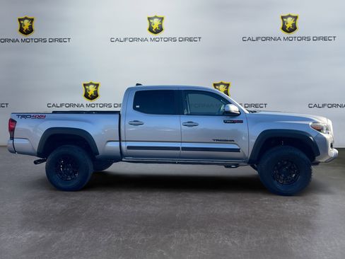 Used 2018 Toyota Tacoma TRD Off-Road w/ Technology Package image 6