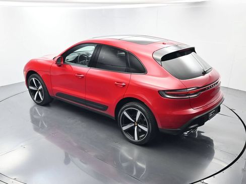 Certified 2025 Porsche Macan AWD/4WD image 35