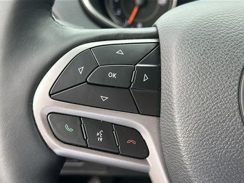 Used 2019 Jeep Cherokee Limited FWD image 24
