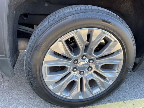 Used 2022 GMC Sierra 1500 Denali w/ Denali Premium Package image 9