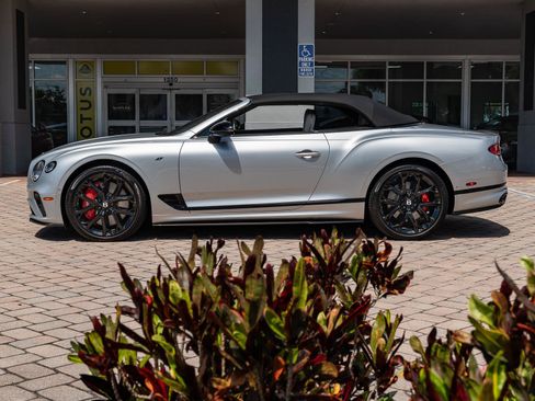 Used 2023 Bentley Continental GT Mulliner AWD/4WD image 26