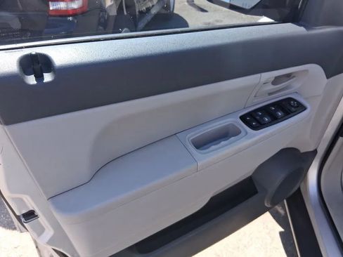 Used 2008 Jeep Liberty Sport AWD/4WD image 9