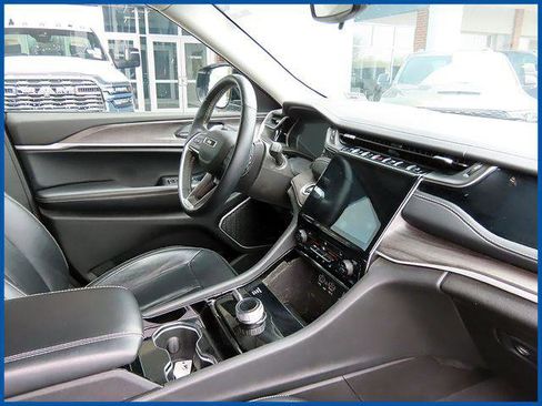 Used 2022 Jeep Grand Cherokee L Limited AWD/4WD image 8