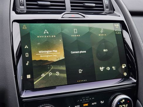 Certified 2024 Jaguar E-PACE R-Dynamic SE image 21