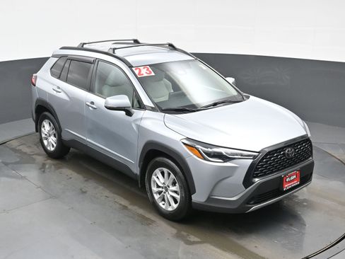 Used 2023 Toyota Corolla Cross LE image 33
