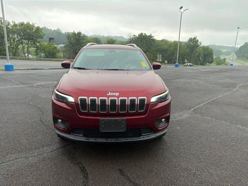 Used 2019 Jeep Cherokee Latitude Plus AWD/4WD image 3