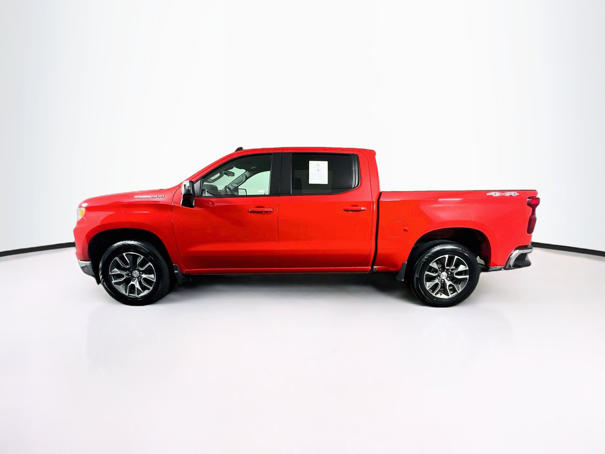 Used 2024 Chevrolet Silverado 1500 LT AWD/4WD image 4