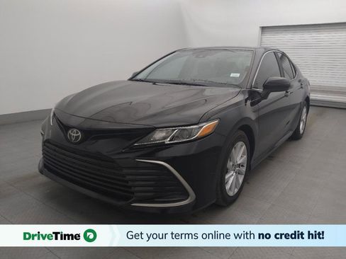 Used 2021 Toyota Camry LE image 1