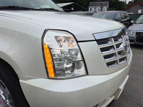 Used 2010 Cadillac Escalade ESV Luxury AWD/4WD image 22