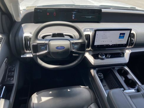 Used 2025 Ford Expedition Active AWD/4WD image 14