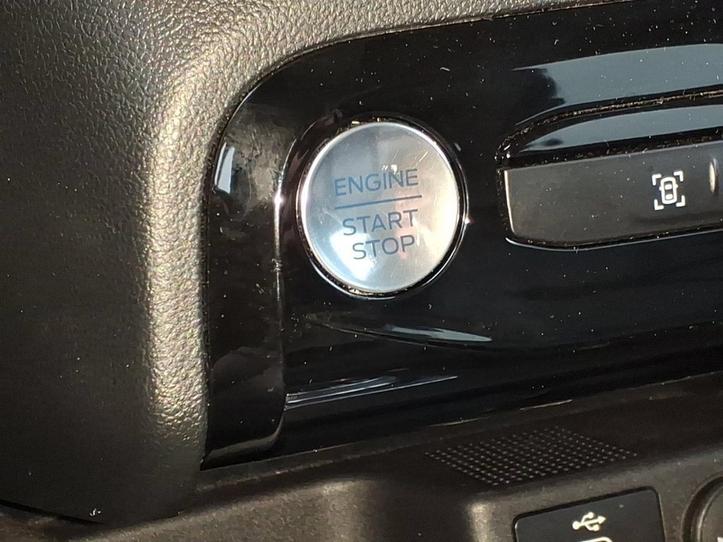 Used 2025 Ford Escape Platinum AWD/4WD image 23