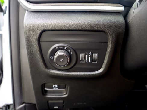 Used 2022 Jeep Grand Cherokee L Limited AWD/4WD image 21