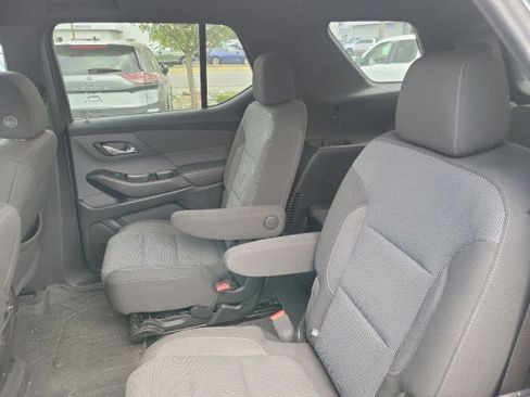 Used 2023 Chevrolet Traverse LT FWD image 10